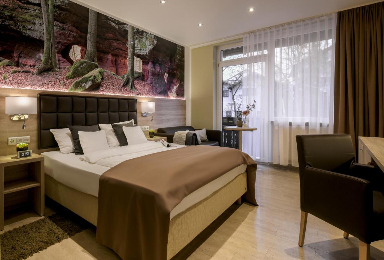 Hotel-Restaurant Barbarossahof Kaiserslautern Eksteriør bilde