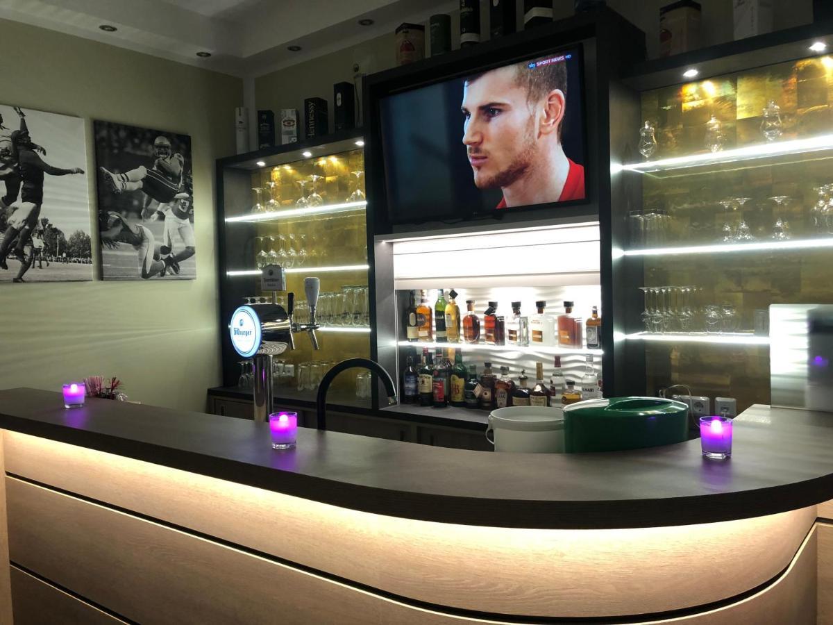 Hotel-Restaurant Barbarossahof Kaiserslautern Eksteriør bilde